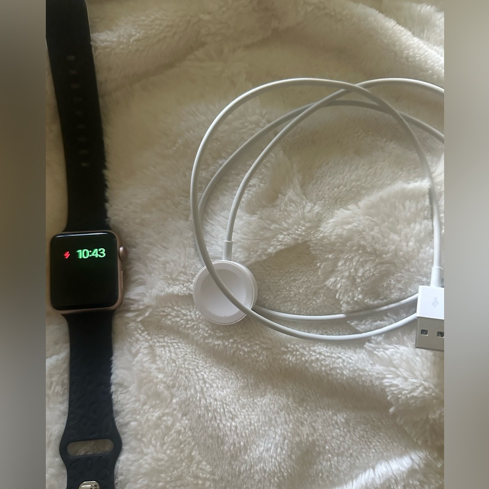 APPLE 🍎 3 WATCH UNLOCKED WITH CHARGER 38mm